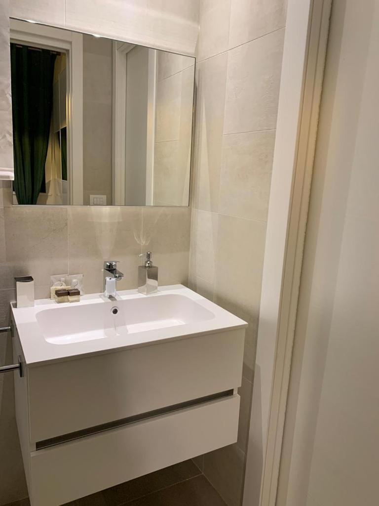 Gatto Bianco Apartment Бари Экстерьер фото