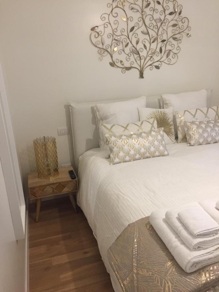 Gatto Bianco Apartment Бари Экстерьер фото