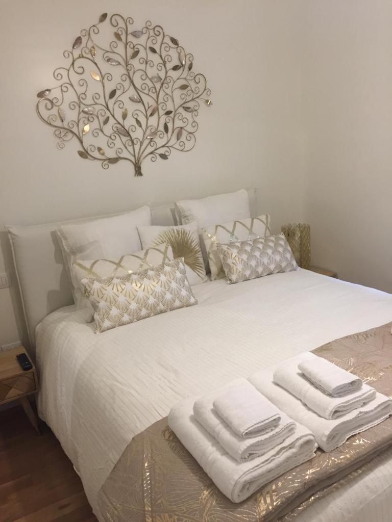 Gatto Bianco Apartment Бари Экстерьер фото