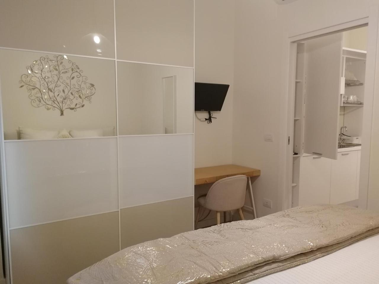 Gatto Bianco Apartment Бари Экстерьер фото